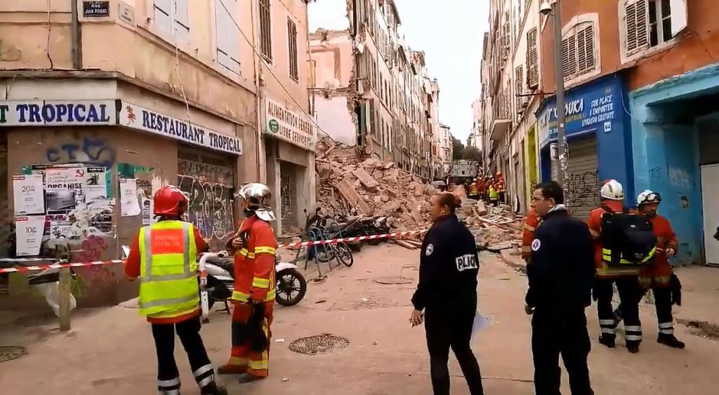 Две сгради се срутиха в Марсилия, има пострадали