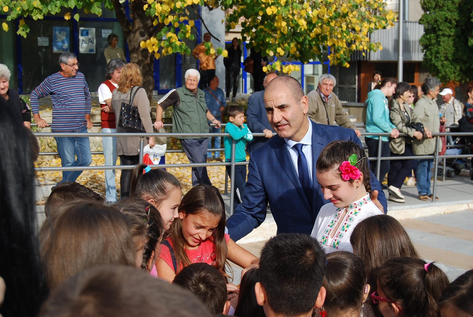 Ева Майдел и Цветан Цветанов присъстваха на откриването на новия централен площад в Горна Оряховица