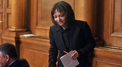 Зам.-министър Жени Начева: Децата няма да бъдат лишени от правата си за лечение в чужбина