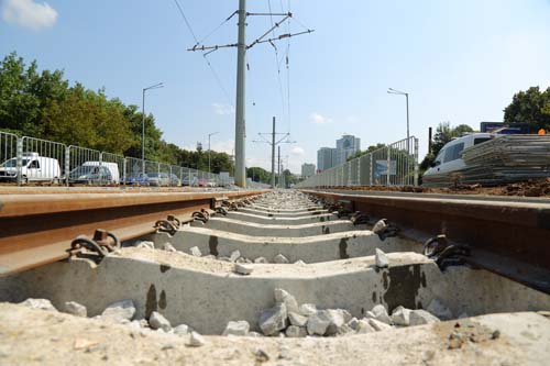 Автомобил на релсите спря трамваите по линии 22 и 23 в София