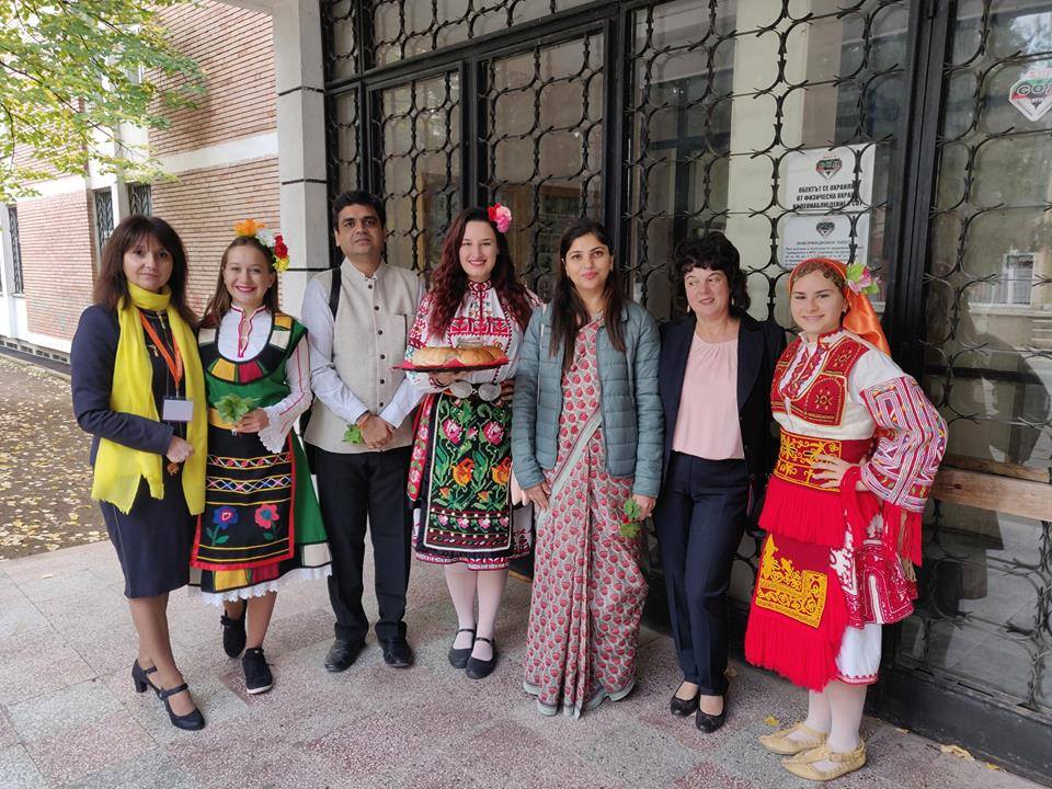 Учители от Индия ще преподават в училище в Търново
