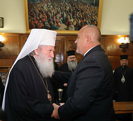 Свещеници и учители с еднакви заплати (обзор)