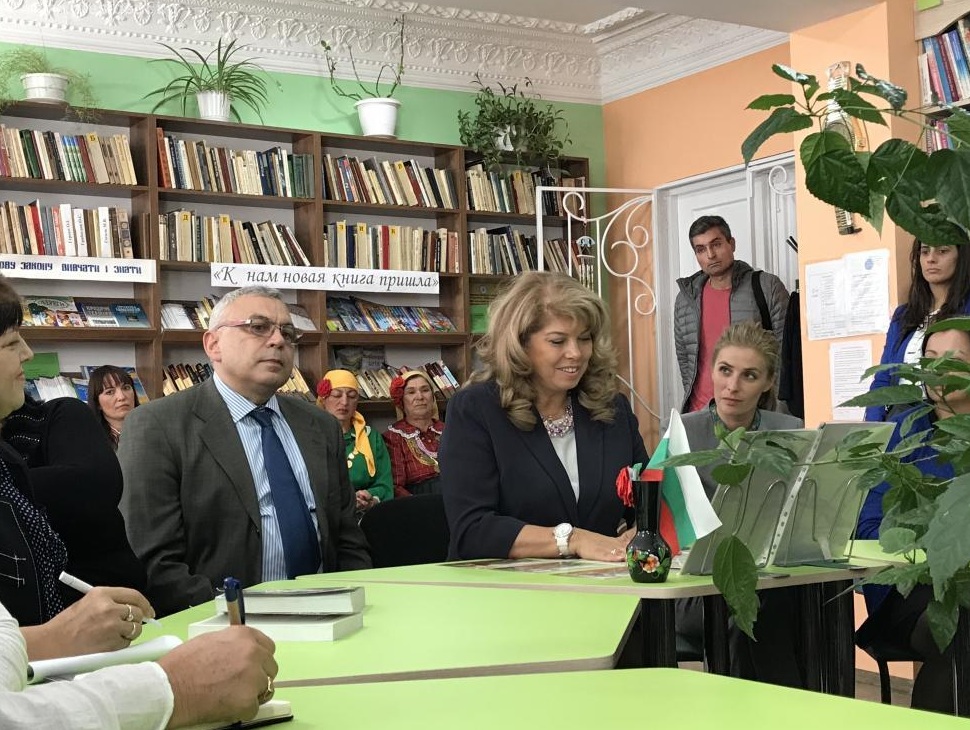 Тревога за съхранението на българския език в Украйна изразиха наши сънародници пред вицепрезидента Йотова