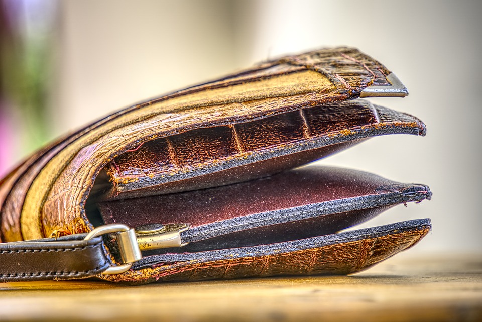 Ученици намериха чанта с пари и документи и я върнаха в полицията