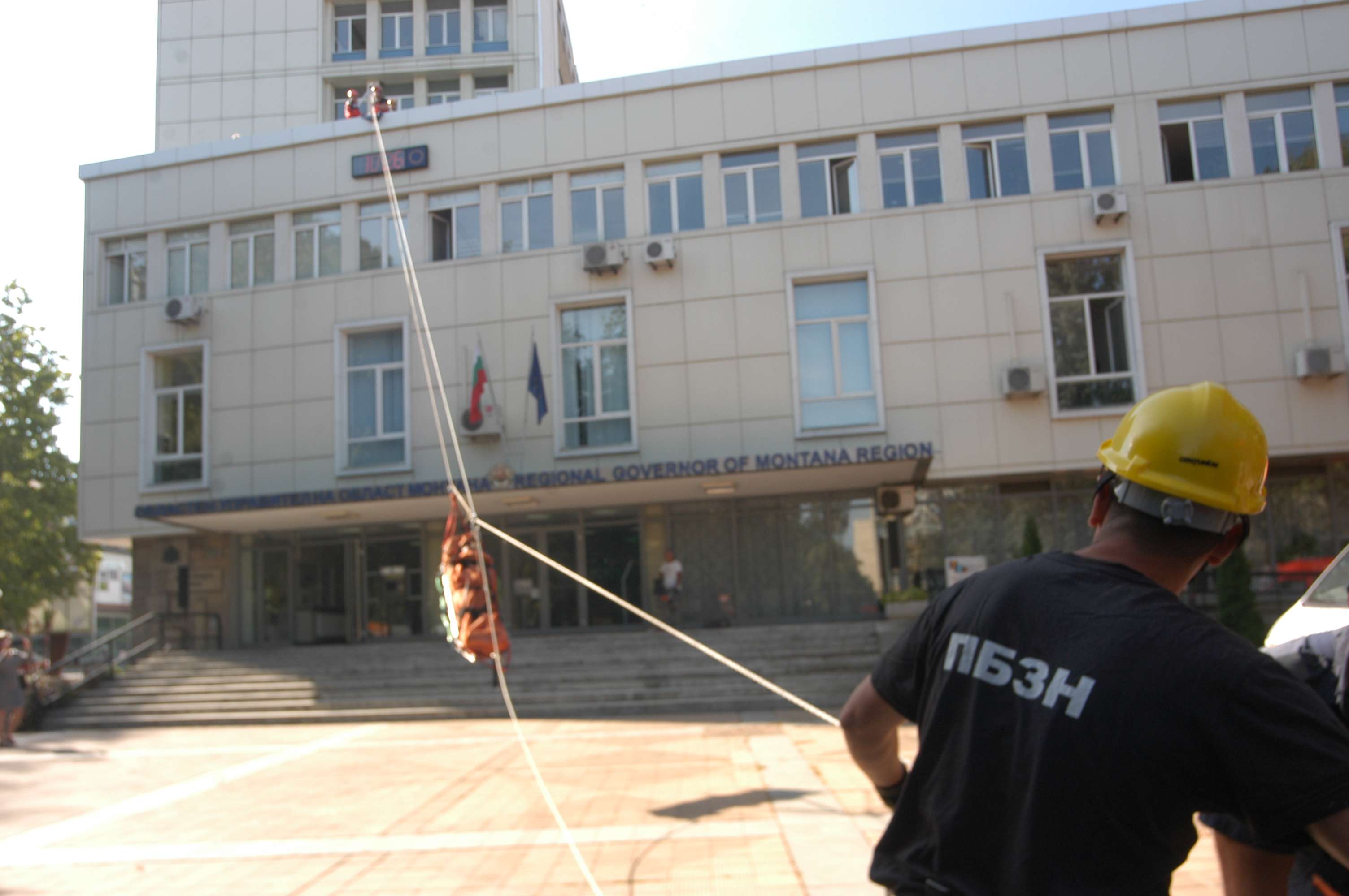 Огнеборци  спасиха от „пожар” Областната управа в Монтана