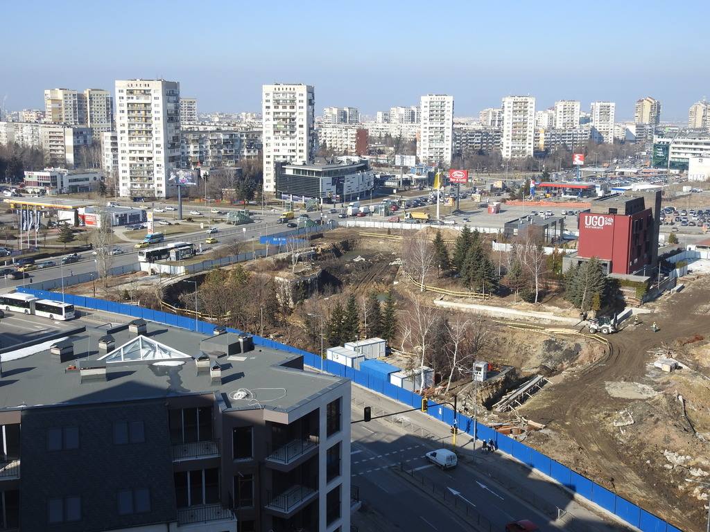 Три наземни паркинга изграждат до края на септември в „Младост“