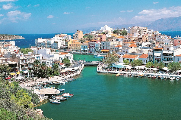 Гърци подаряват имотите си на държавата заради високите имотни данъци