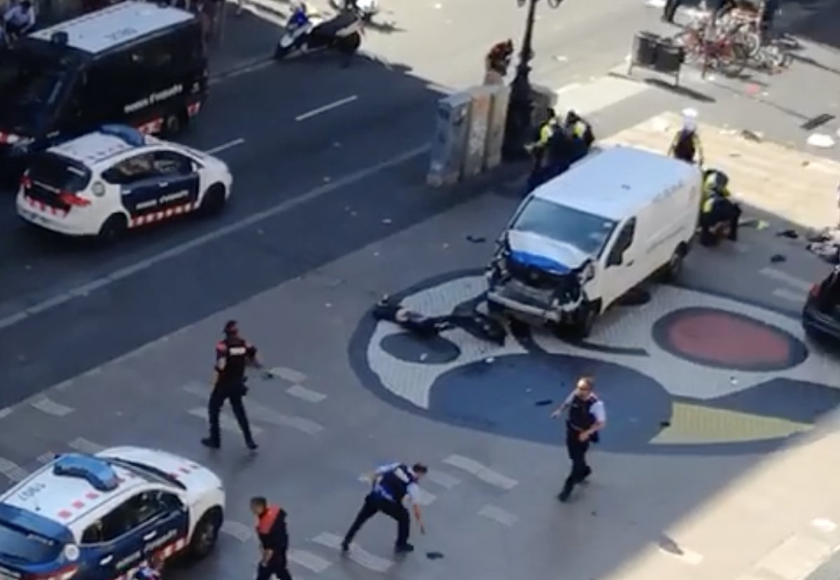 Испания отбелязва година от нападенията в Барселона