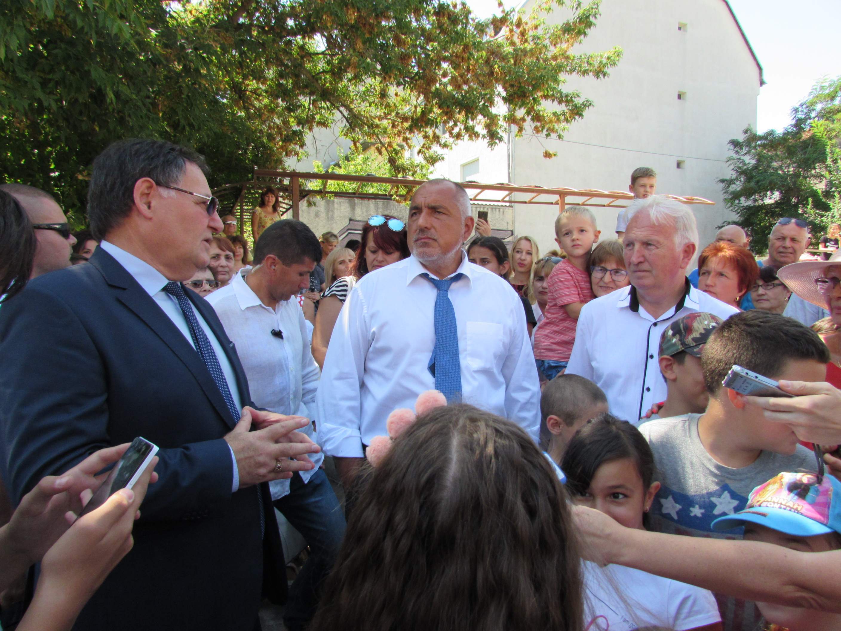 Премиерът обеща разширяване на шуменско училище