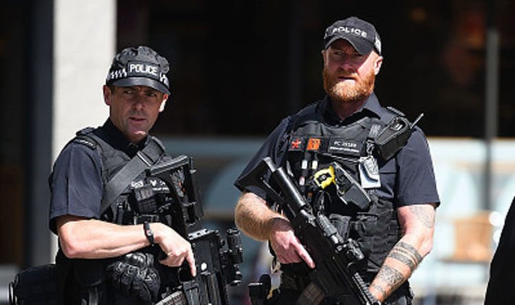 Британската полиция разглежда инцидента пред парламента като терористичен акт