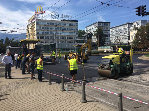 Преасфалтираха за 2 часа кръстовището на Ректората