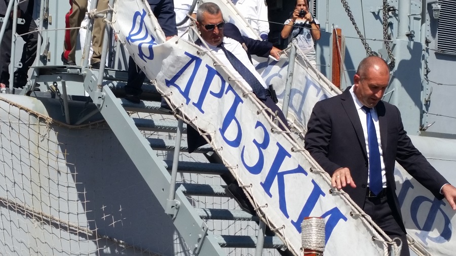 Президентът се закани: Има ли служебен кабинет, всички чиновници вън!