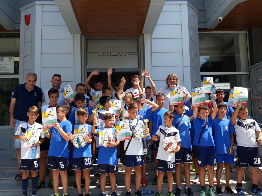 Бронзовите медалисти от международния футболен турнир в Украйна гостуваха на ОФК „Академик“ – Свищов