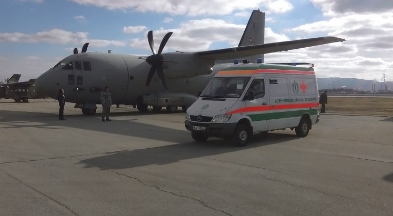 Военният самолет „Спартан“ транспортира медицински екипи за донорска ситуация