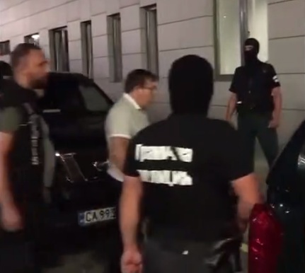 Вижте кадри от предаването на Бенчо Бенчев и Несрин Узун на българските власти (ВИДЕО)