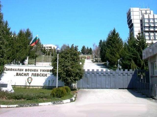 НВУ обяви допълнителен прием за курсанти и студенти