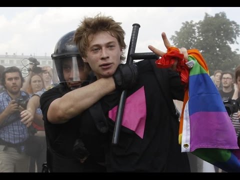 Руската полиция арестува 25 активисти на гей митинг