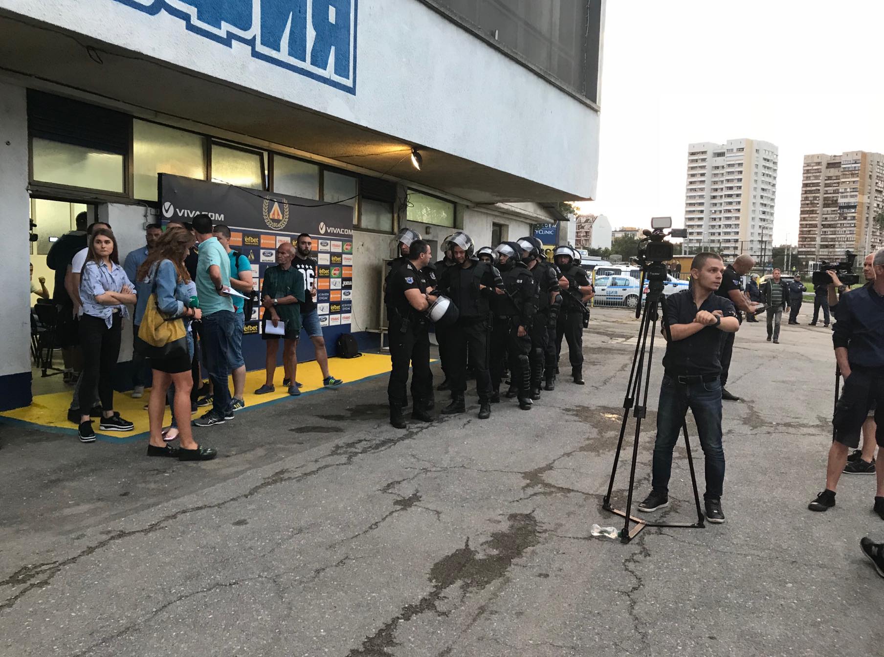 Полиция пази "Левски" на тренировката, шеф дойде на "Герена"