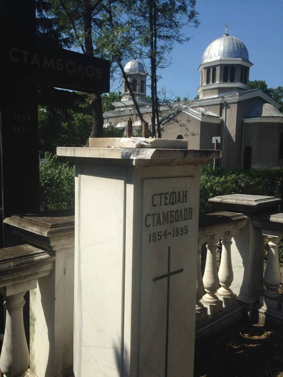 ВМРО сигнализира за вандализъм на Централни гробища