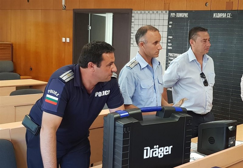 Кметът на Поморие дари на местната полиция дрегер, улавящ 8 вида дрога