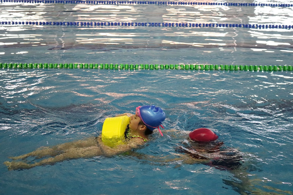 Нарушено качеството на водата в десетки басейни в София