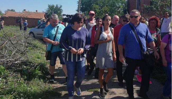 Корнелия Нинова: Тази сутрин в село Шарково е спокойно, няма нови убити животни
