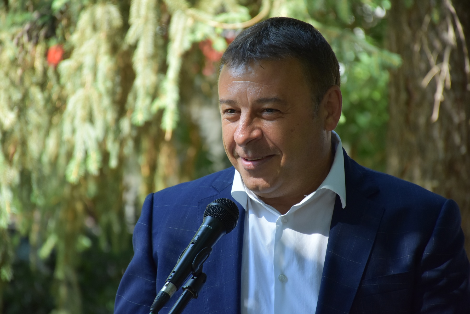 Кметът Камбитов направи първа копка по проект "Обновяване на многофамилни жилищни сгради"