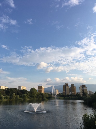 Нов фонтан в езерото „Дружба“