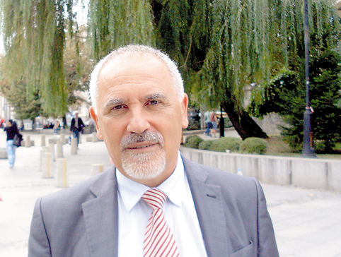 Любомир Кючуков, директор на Института за икономика и международни отношения, пред „Труд“: Договорът ни с Македония дава достатъчно гаранции