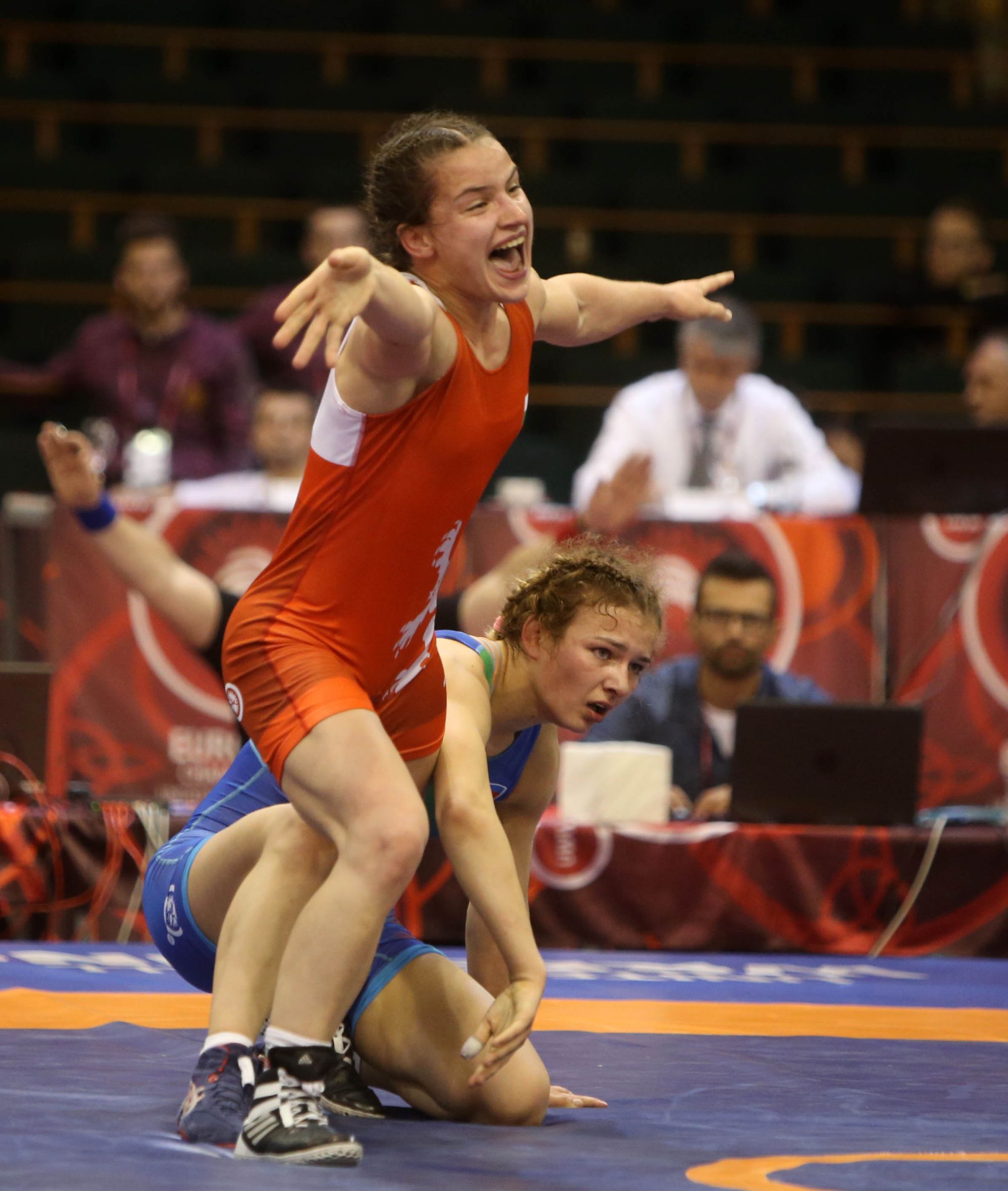 Шампионки мачкат и на родното първенство по борба