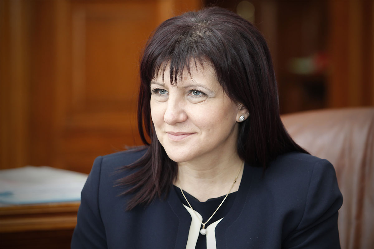 Караянчева ще се срещне с Георге Иванов