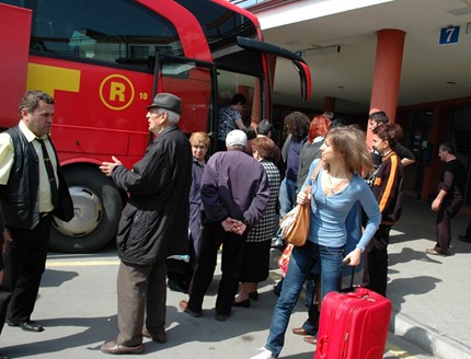 Междуградските автобуси спират за час и половина днес