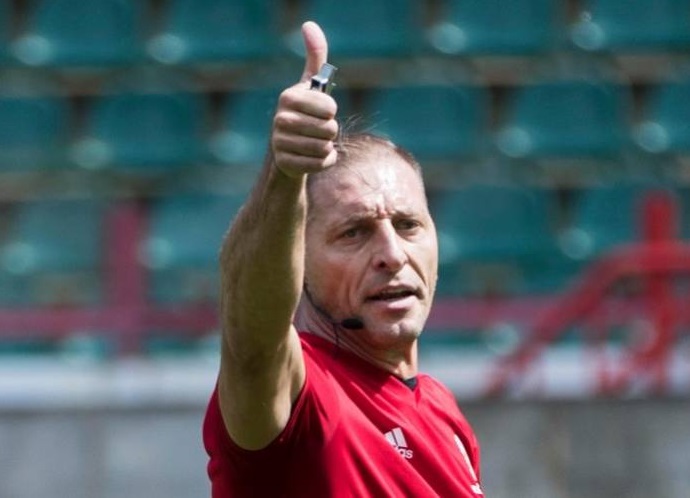 Аржентинец свири откриването