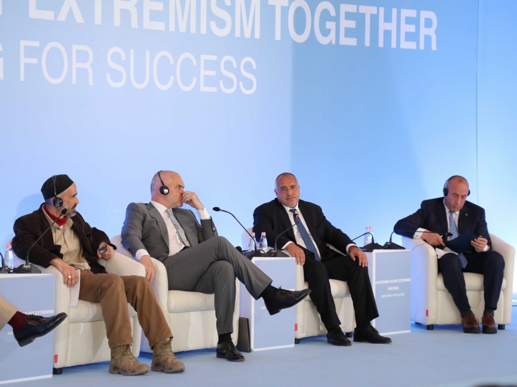 Борисов в Тирана: Само чрез мир и толерантност можем да се противопоставим на заплахите (СНИМКИ)