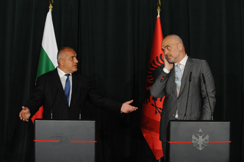 Център следи бойци на ИДИЛ на Балканите (обзор)