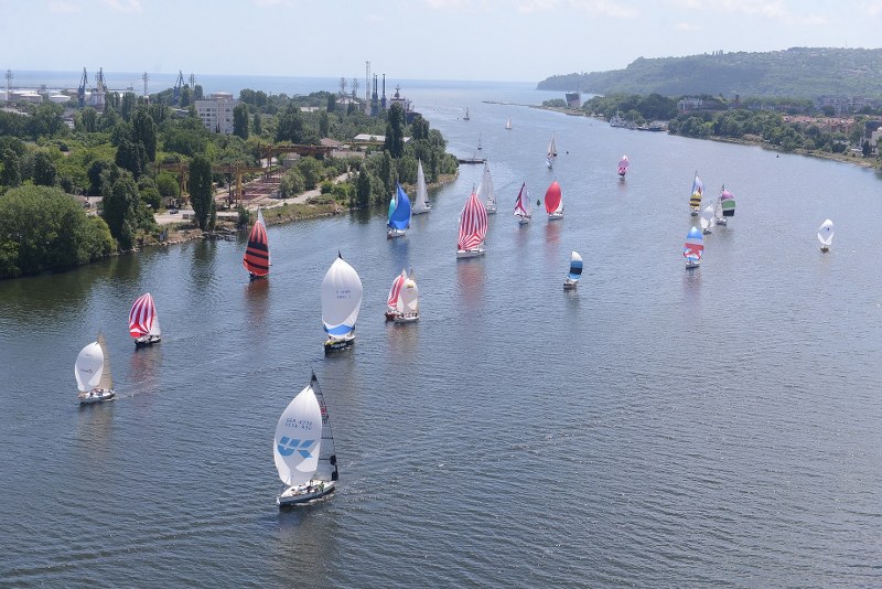 35 яхти направиха красиво и незабравимо шоу във Варненския залив