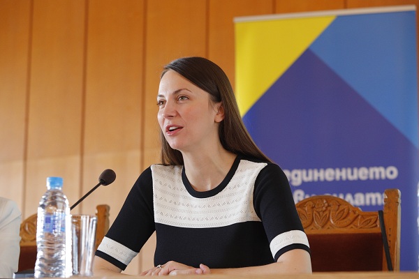 Евродепутатът Ева Майдел (ГЕРБ/ЕНП): Не споделяйте онлайн повече, отколкото в реалния живо