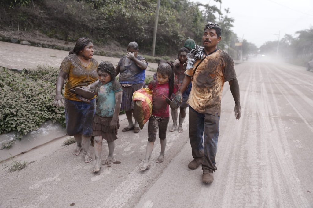 В Гватемала е обявен тридневен траур за загиналите при изригването на вулкана Фуего