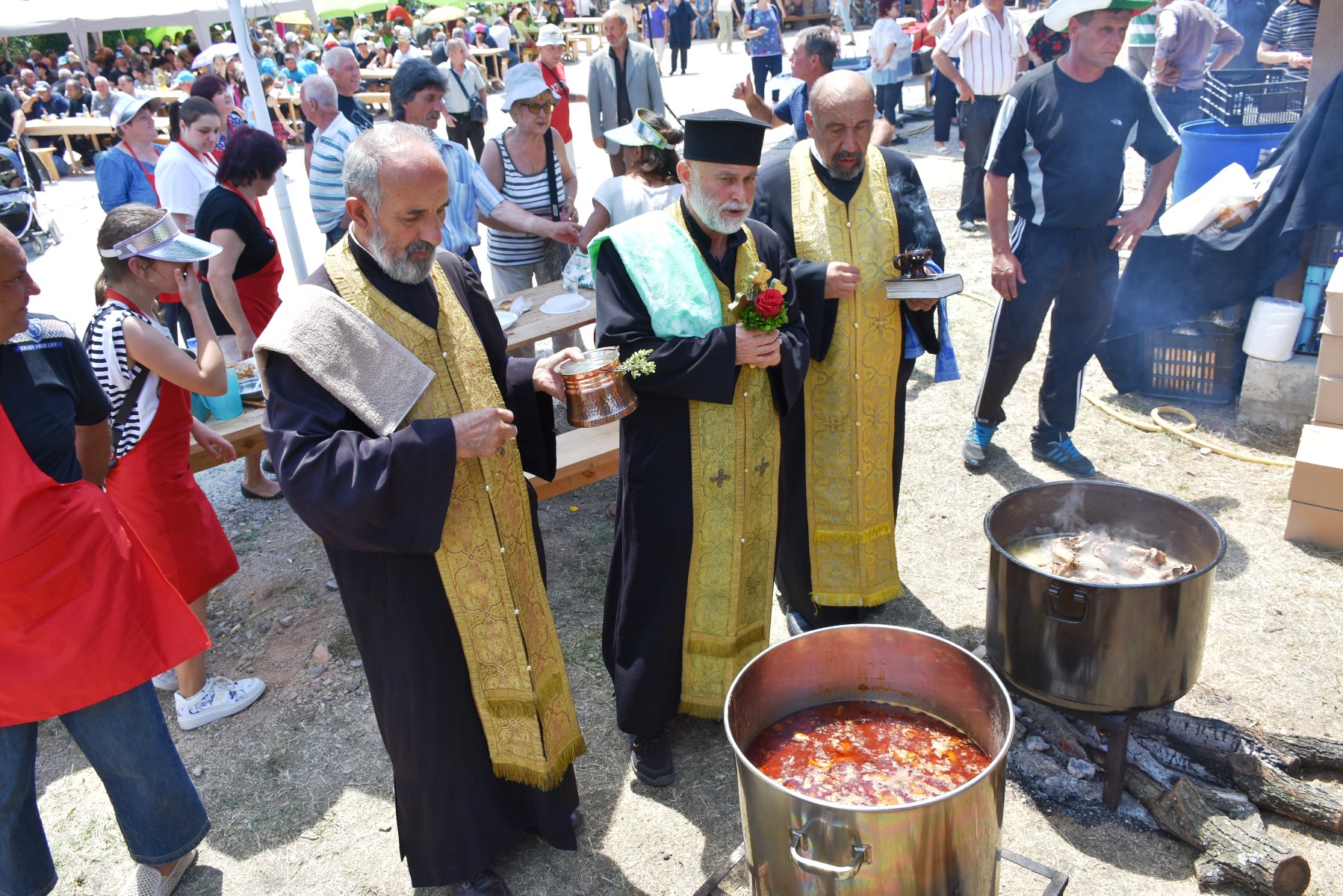 Кметът д-р Атанас Камбитов даде курбан за здраве на жителите на Благоевград