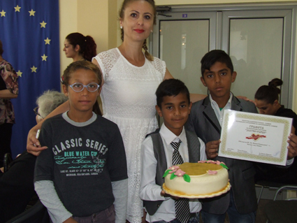 Деца събраха 90 лева  за очила на съученик