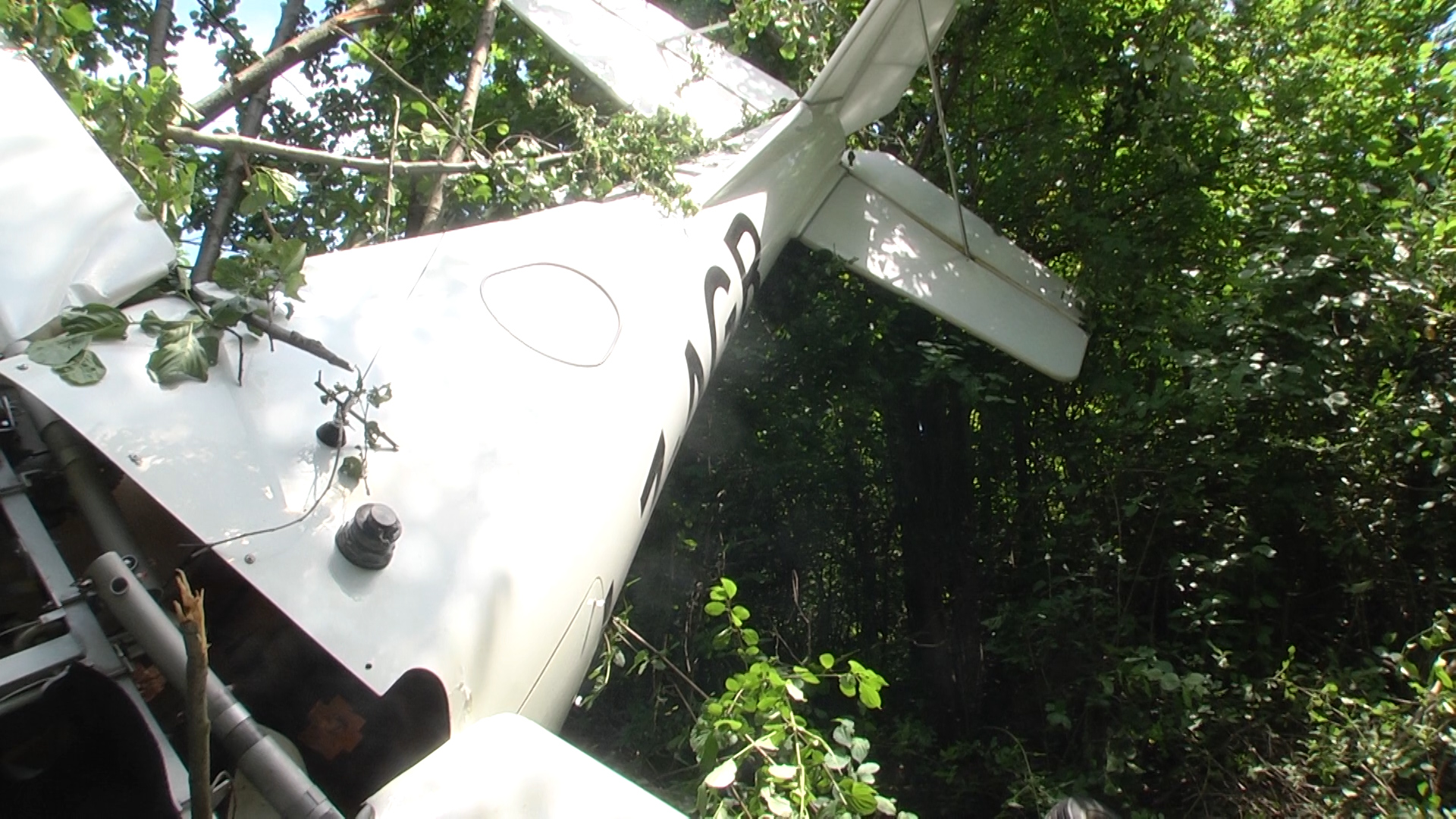 Собственикът на Летище Казанлък е пилотирал падналия малък самолет