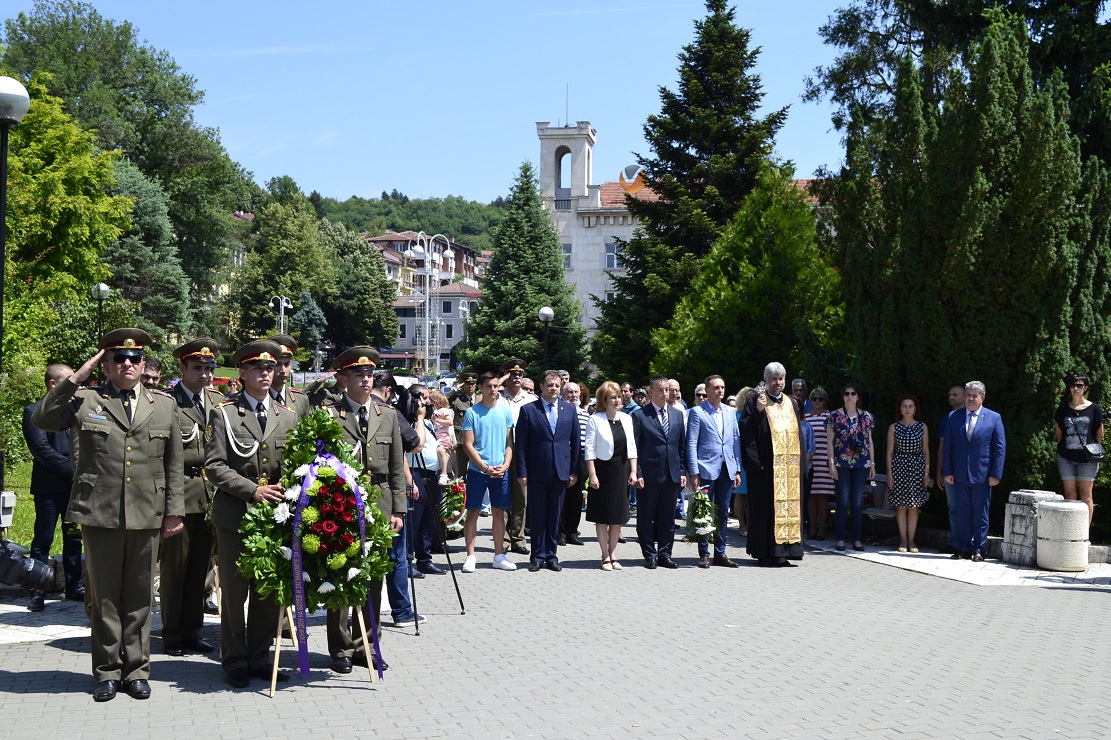 Вдигат паметник на Христо Ботев във Велико Търново
