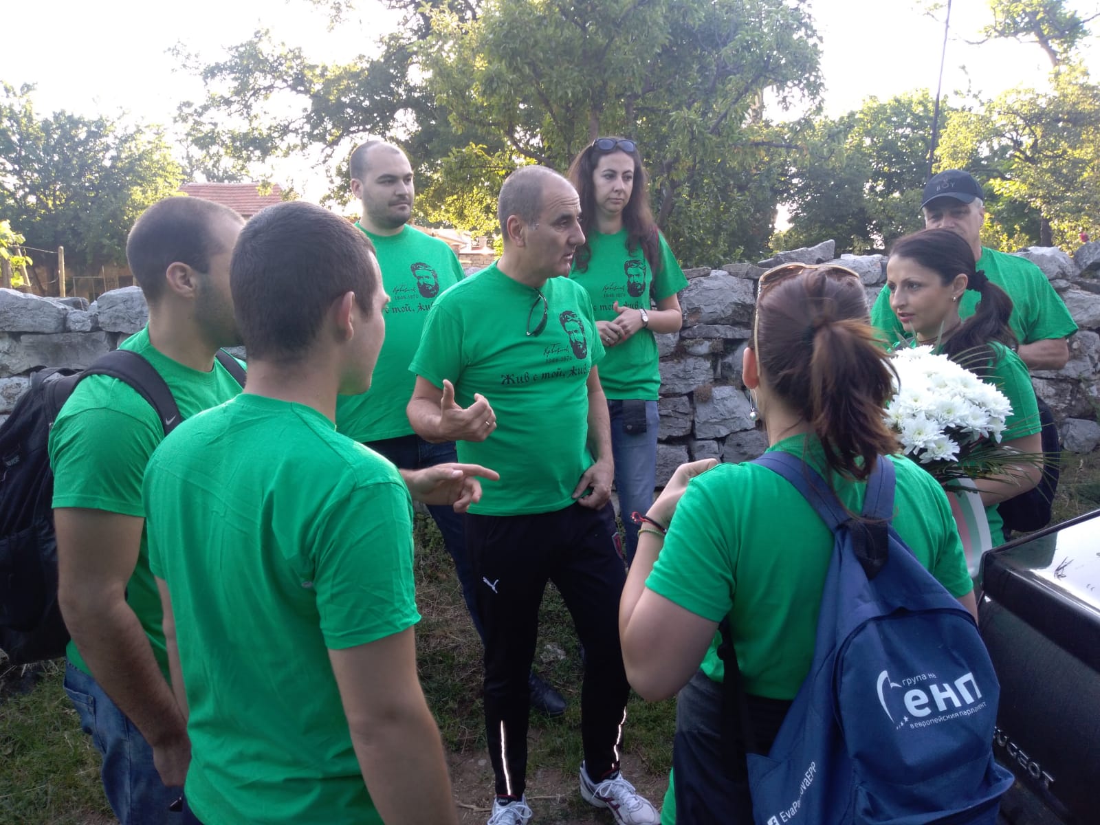 Цветан Цветанов поведе група от 350 души към връх Околчица (СНИМКИ)