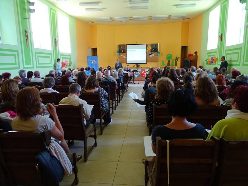 „Да върнем родителите в училище“ и в Бургас