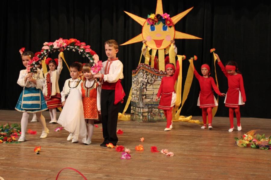 Децата на Благоевград танцуват и пеят в поредното издание на „Дни на детското творчество”