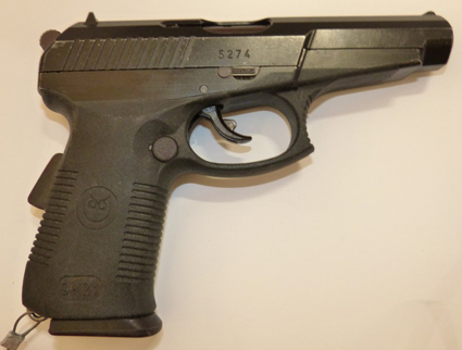 Полицай се простреля при разправия на пътя