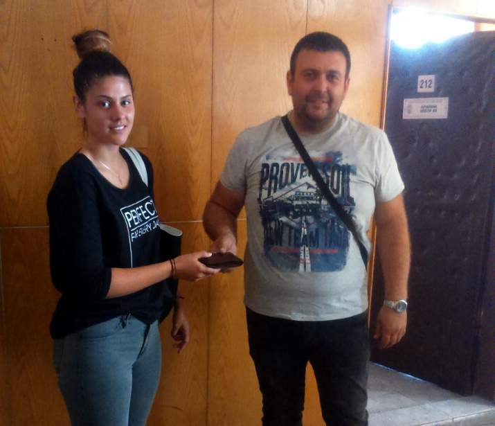 Ученичка предаде в полицията портфейл с 200 лв.