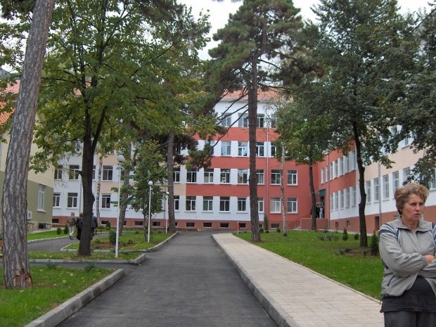 Изплатиха заплатите на служителите от врачанската болница "Христо Ботев"
