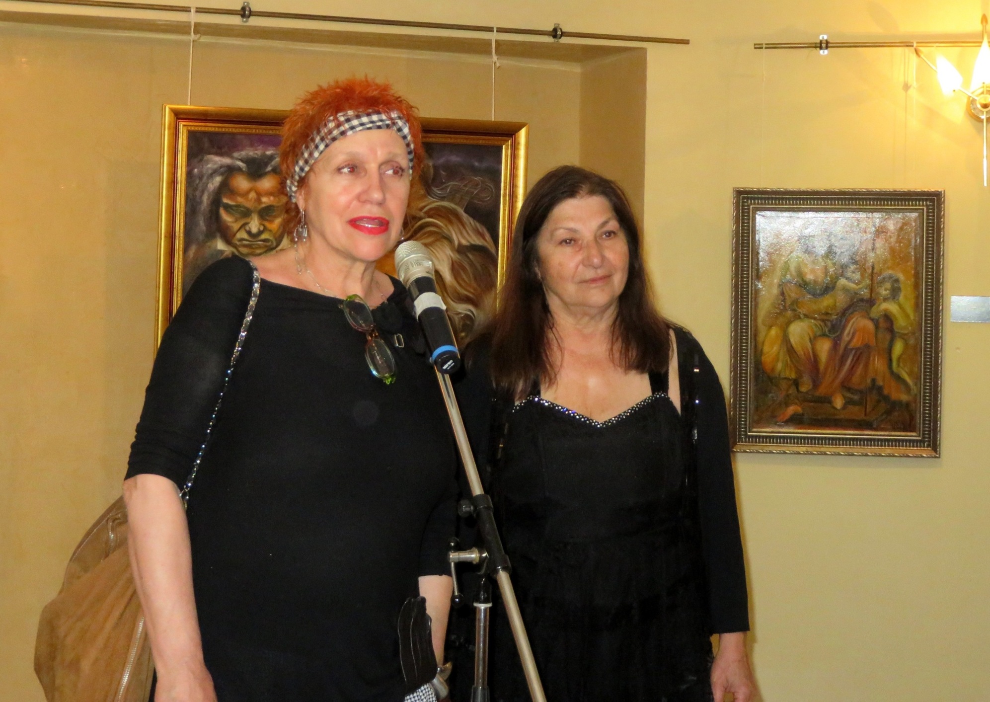 Художник-призрак откри изложба