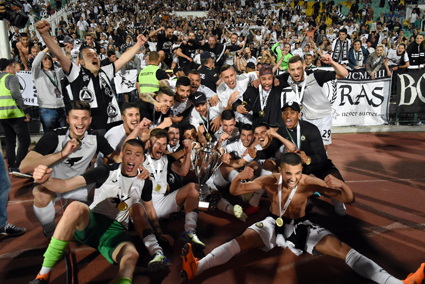 Брадва за Роси, договор за Заги